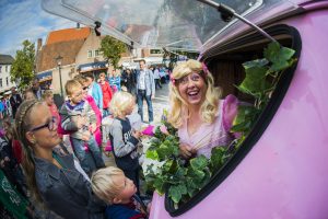 DELDEN - Straattheater in de langetraat en aan het resinghplein Editie: HE foto Wouter Borre DTCT WB20130915