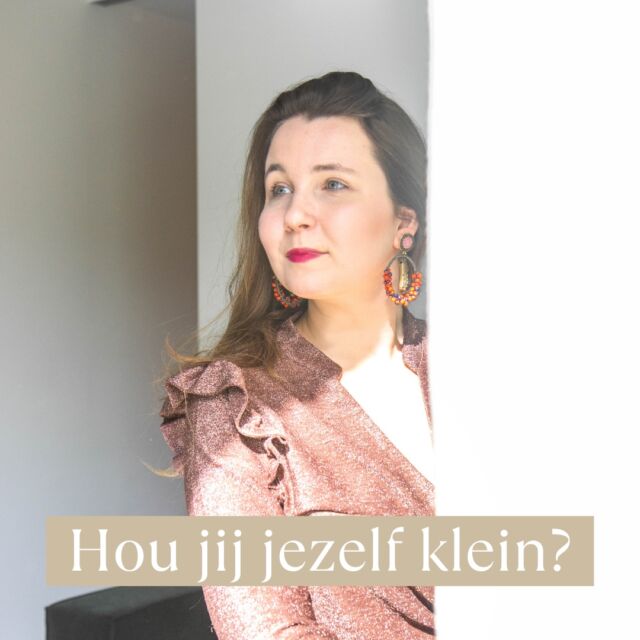Onszelf klein houden, daar zijn we goed in. "Ja maar Elien, die ene collega verkoopt zoveel online." "Mijn concurrent is al 10 jaar bezig, daar mag ik mezelf dus echt niet mee vergelijken." 🤨

Het zijn zaken die ik hier wekelijks hoor. Vergelijken is menselijk, ik begrijp het ook wel. Maar het wordt een probleem als er geen einde komt aan dat vergelijken. 

Enkele belangrijke zaken om te weten:
1. Elke doelgroep is anders. Misschien is jouw doelgroep niet echt geneigd om online te kopen, en hebben je klanten eerst liefst nog persoonlijk contact. 
2. Wat er gedeeld wordt op social media zegt niet veel. Geloof dus niet alles. :-) 
3. Er is plek voor iedereen op de markt. Mensen kopen bij jou en blijven trouw omwille van jou als persoon. Die authenticiteit mag je dus zeker meenemen in jouw communicatie: wie ben jij, wat is jouw expertise en hoe kan jij jouw potentiële klanten helpen? 

Laten we minder vergelijken en zelf in onze kracht staan. 🌟

.

#concept55 #littlelouvain #ondernemen #ondernemendevrouwen #huidexpert #beautysector #huidverbetering #schoonheidsinstituut #vrouwenpower #boortmeerbeek #keerbergen #haacht #herent #wijgmaal #vlaamsbrabant #mechelen #bonheiden #rijmenam #marketingbureau #injekrachtstaan #authentiekondernemen